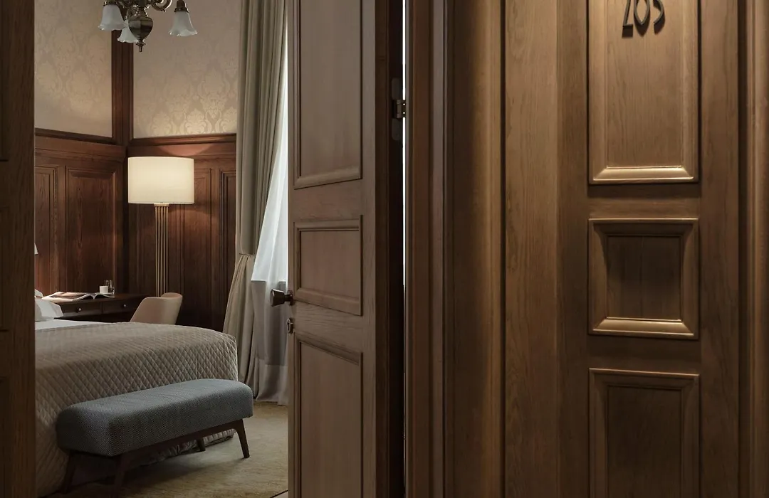 Hotel Capital-1