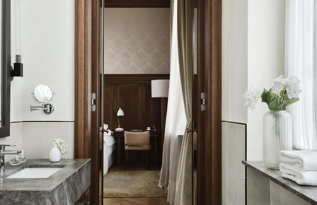 Hotel Capital-1