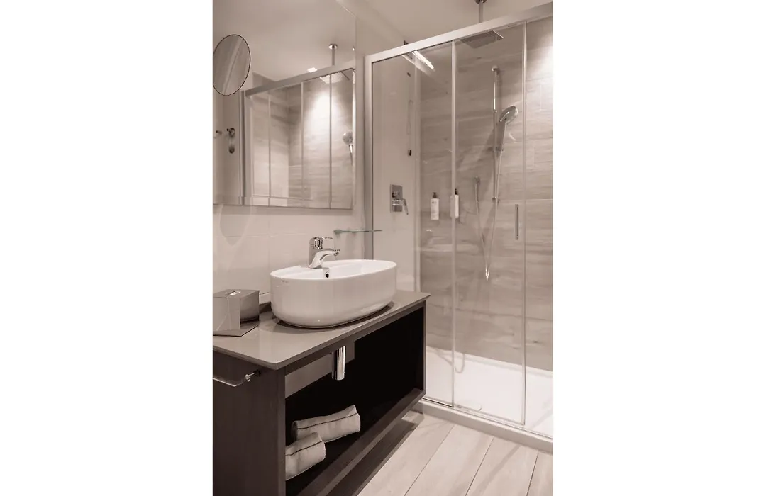 Vision Hotel-1