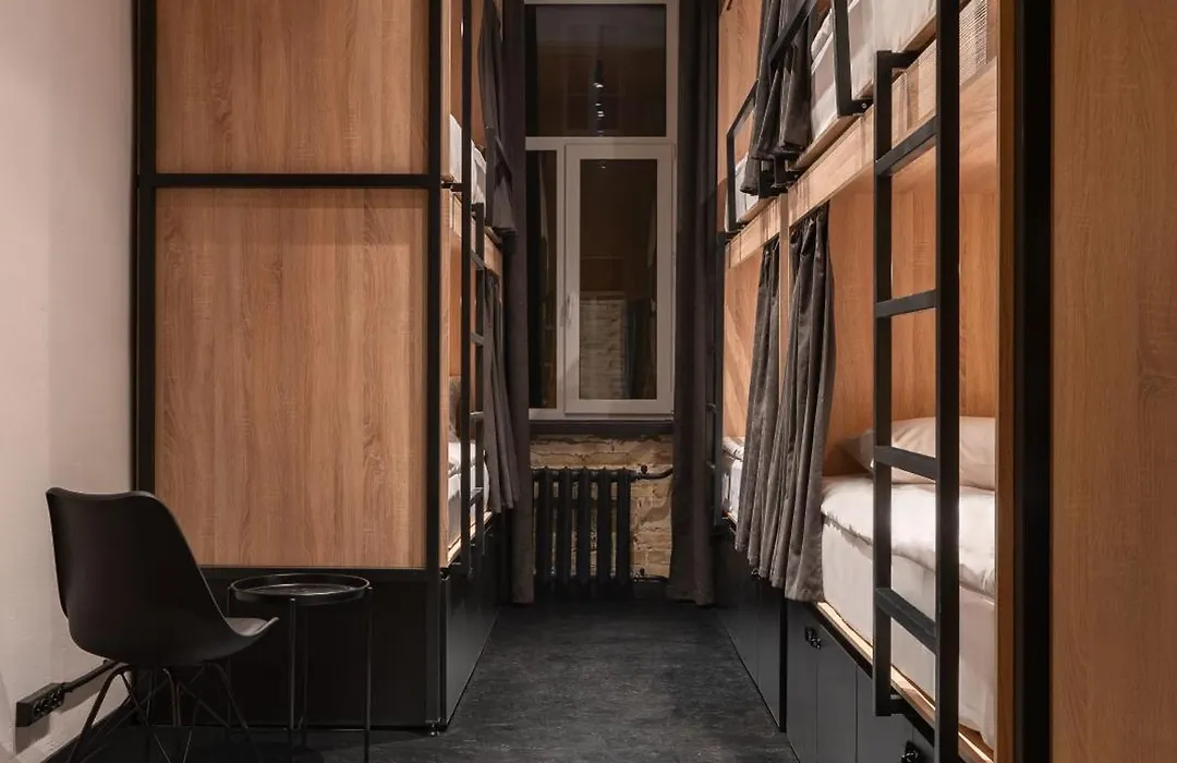 Globe Runner Rooms & Dorms-1