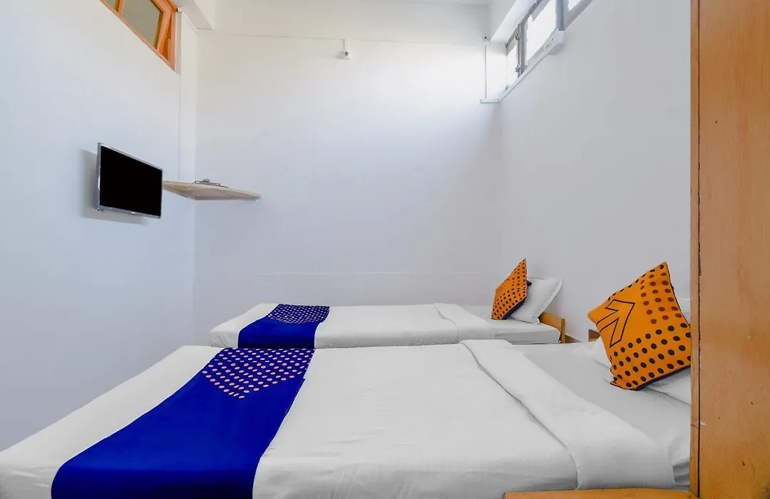 Oyo Flagship 71156 Hotel Jaybee'S-1
