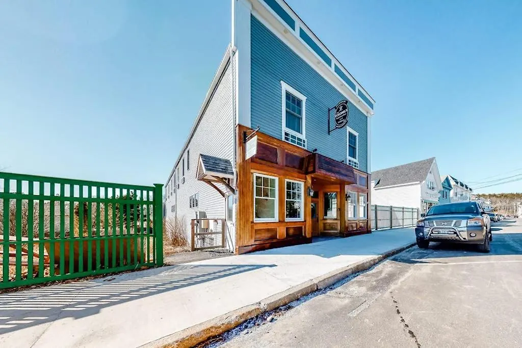 Cozy & Clean Second-Story Suite W/ Kitchenette & Free Wifi - Walk To The Harbor-1