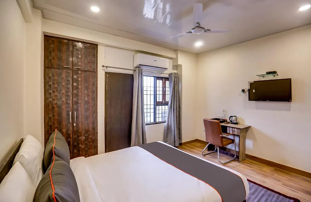 Collection O Sr Inn Awas Vikas-1
