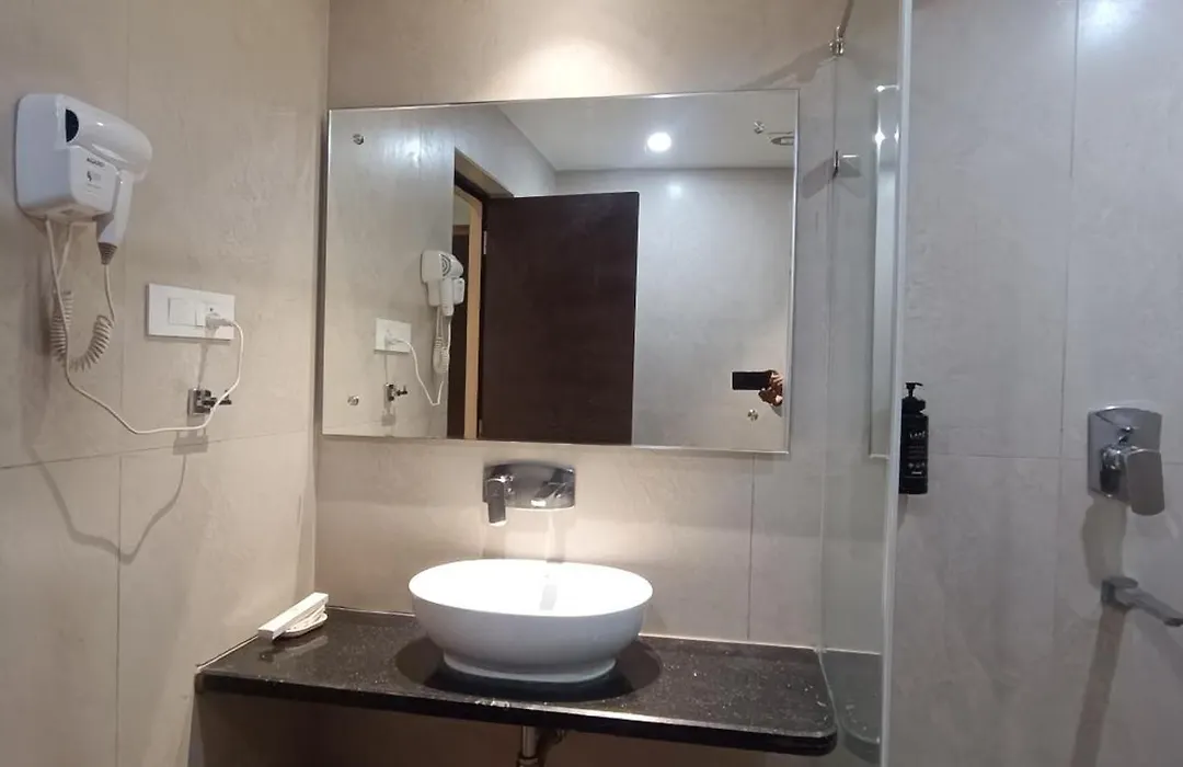 Hotel Lee Garden Near To Blue Flag Beach 500 Mtrs-1