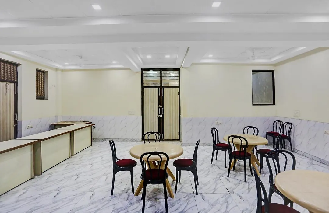 Collection O Metro View Ashok Vihar Near Shalimar Bagh Metro Station-1