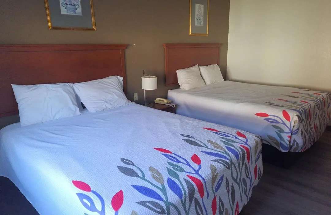 Canadiana Motel-1