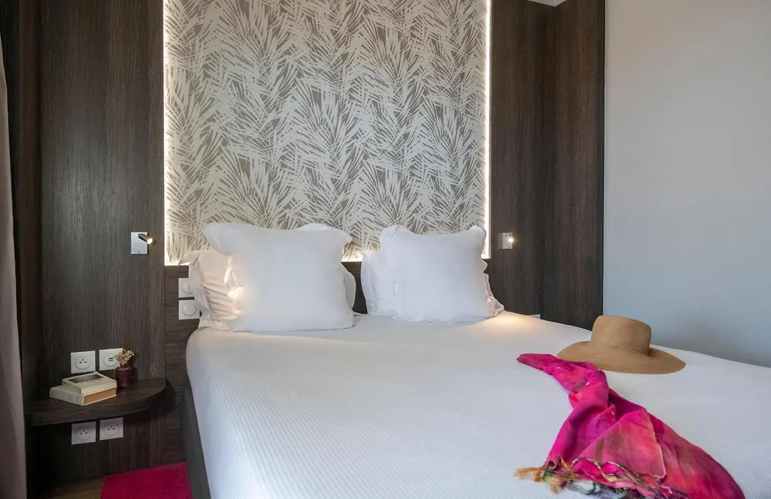 Best Western Premier Le Patio Des Artistes Wellness Jacuzzi-1