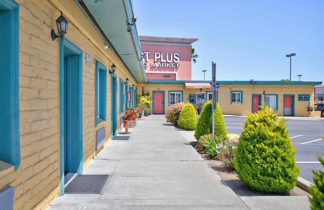 Seaside Inn Monterey-1