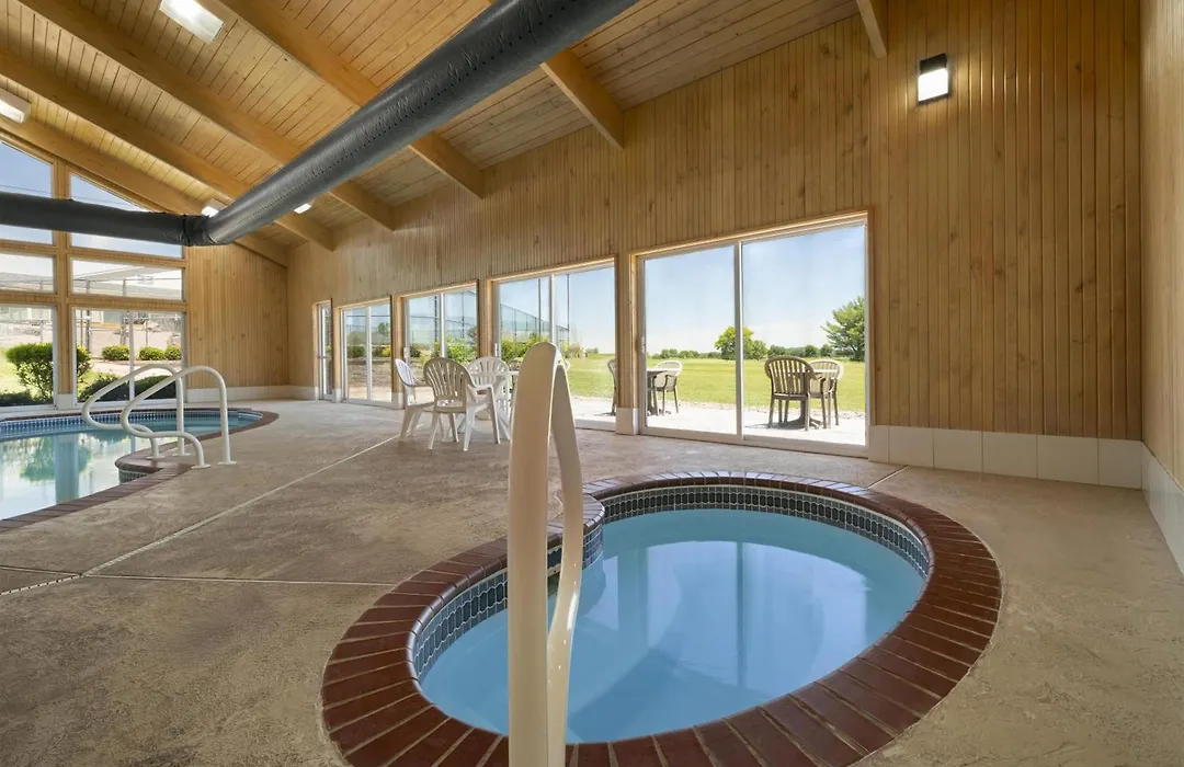 Crown Pointe Lodge; BW Signature Collection-1