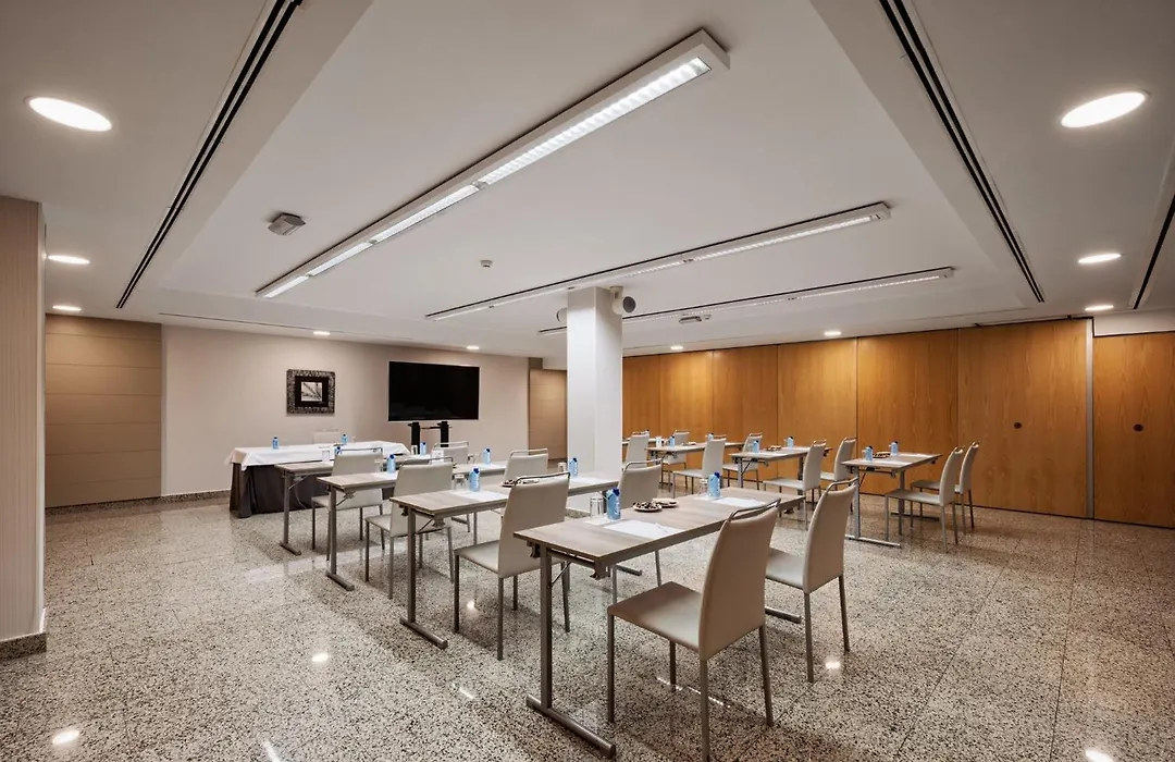 Hotel Crowne Plaza Madrid Airport-1