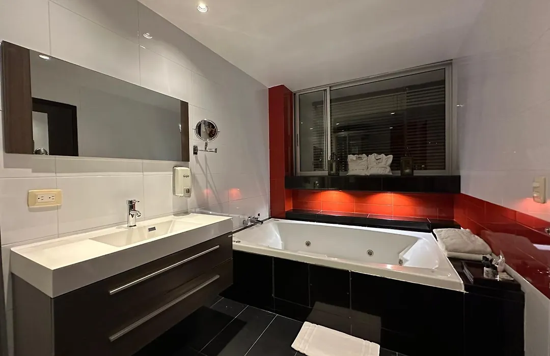 Hotel Suites 108-1