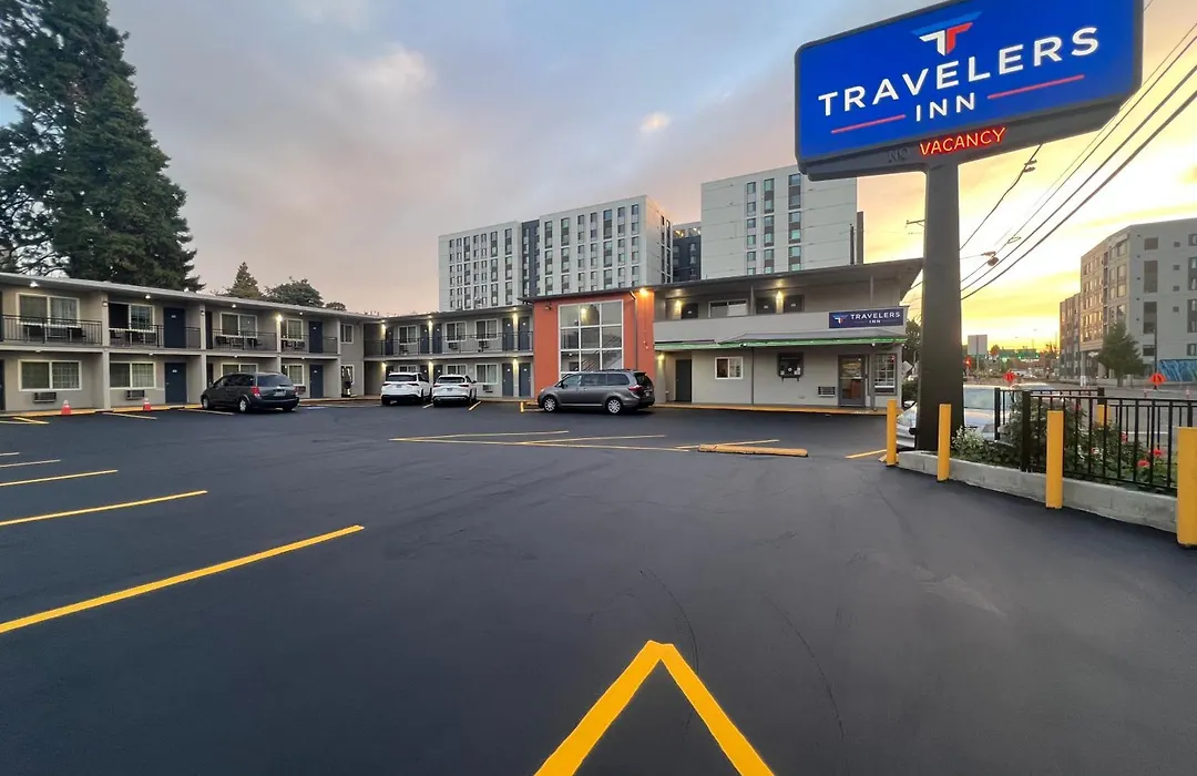 Travelers Inn Eugene University-1