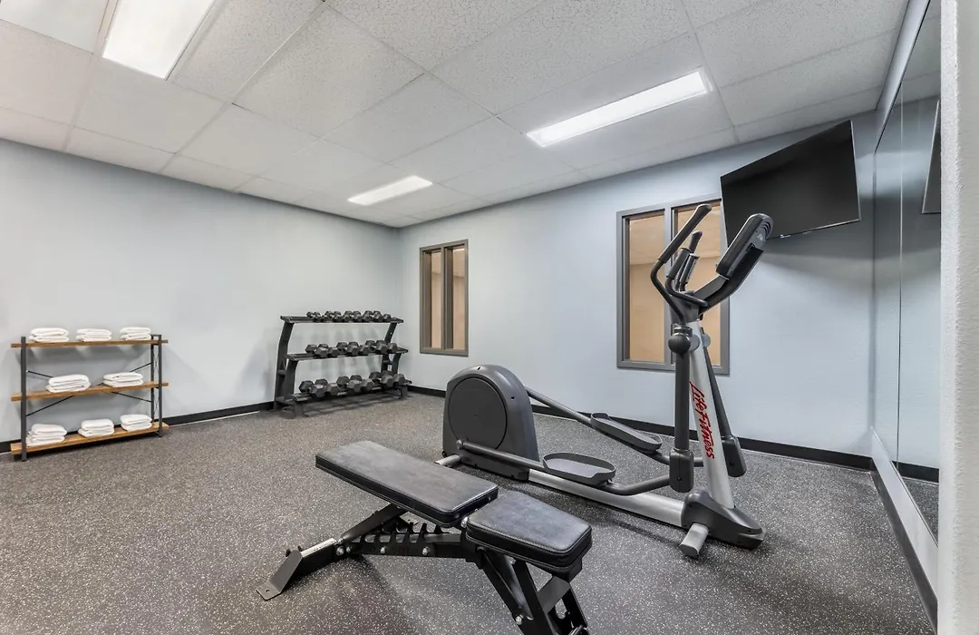 Days Inn & Suites By Wyndham Thunder Bay-1