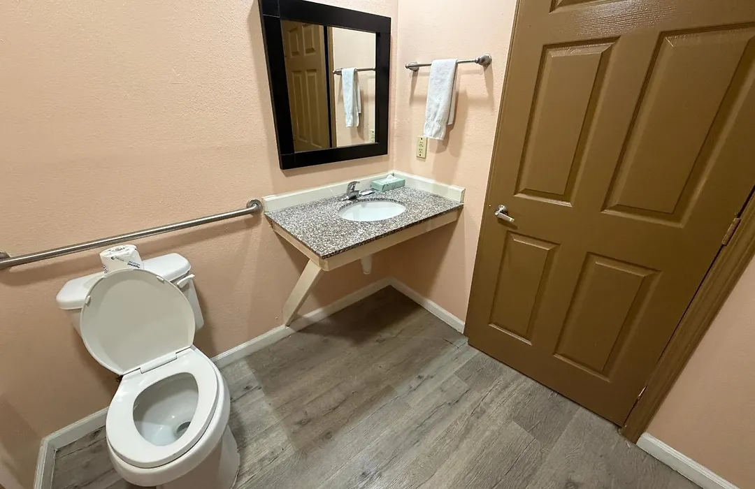 Paradise Inn & Suites-1