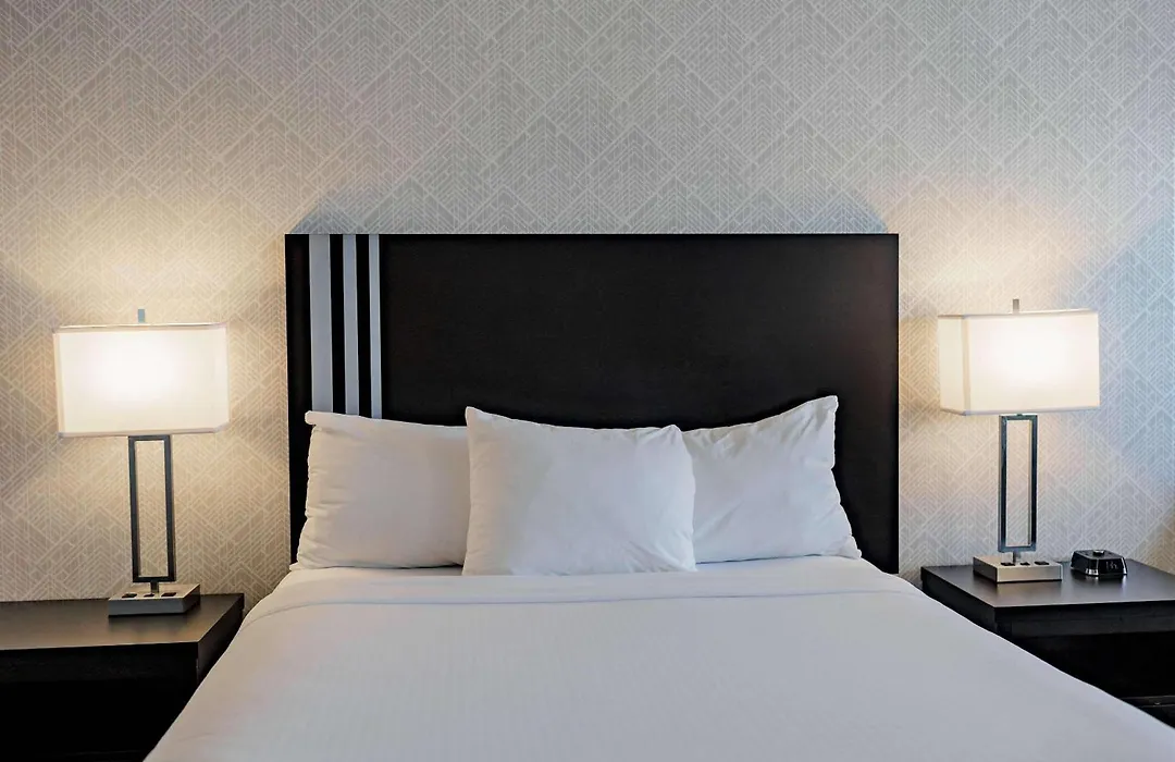 Park Inn By Radisson Edmonton Airport-1