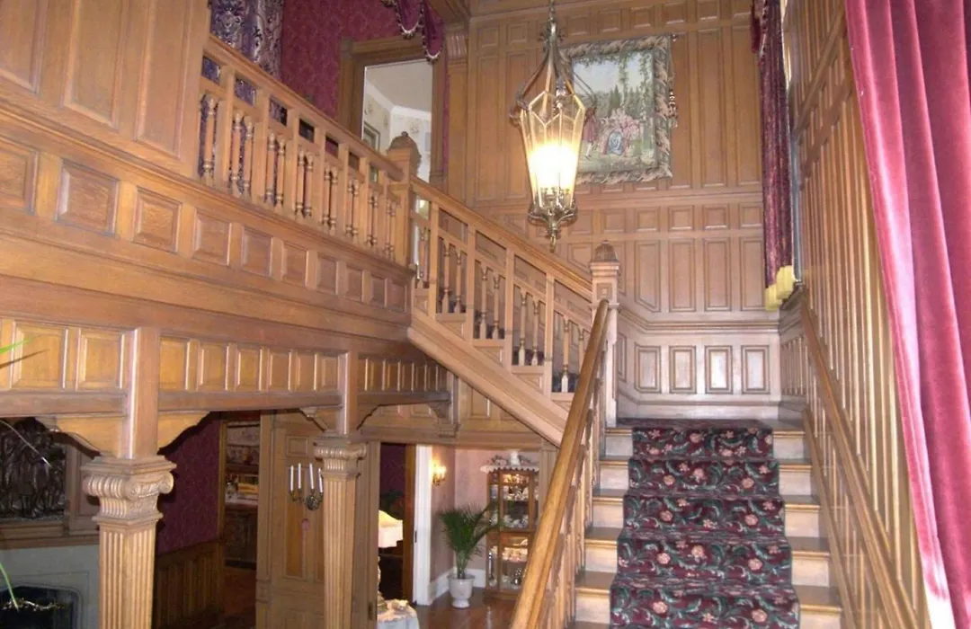 Alexander Mansion Bed And Breakfast-1