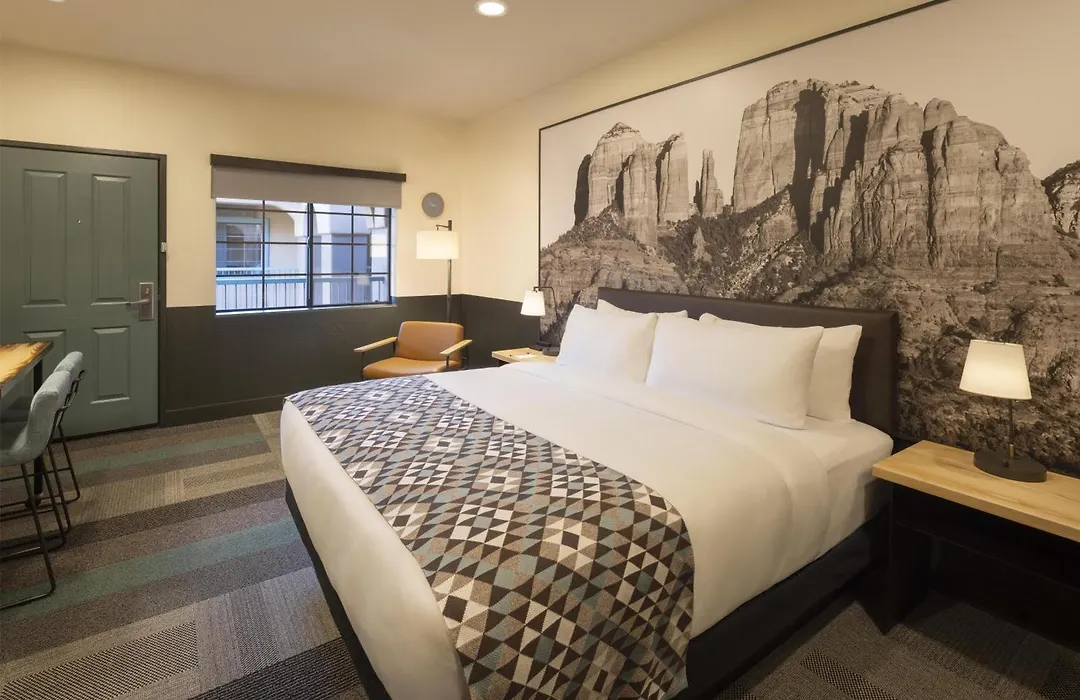 Mountain Modern Sedona, Tapestry Collection By Hilton-1