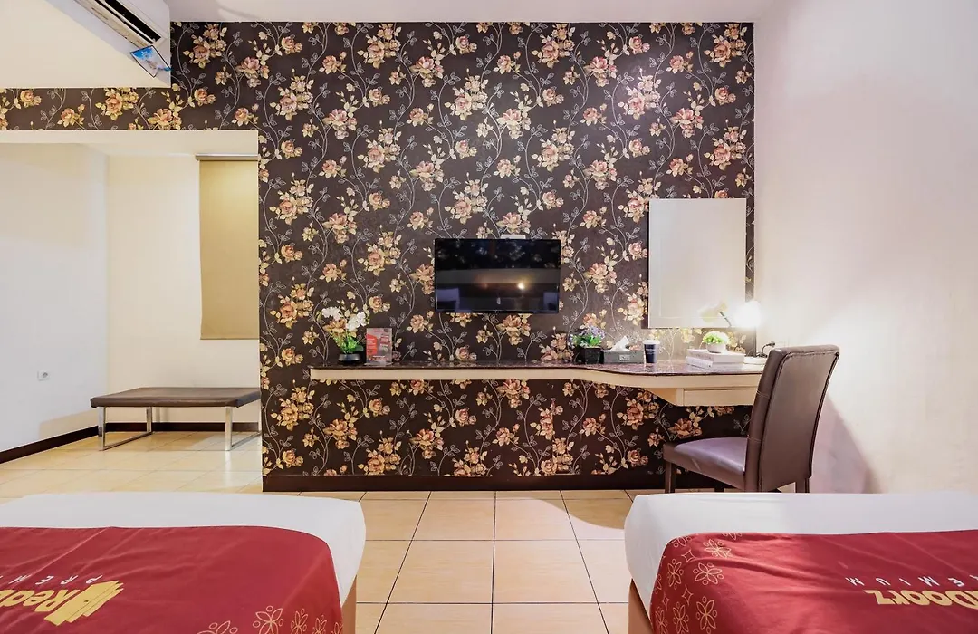 Reddoorz Premium Near Bandung Station-1