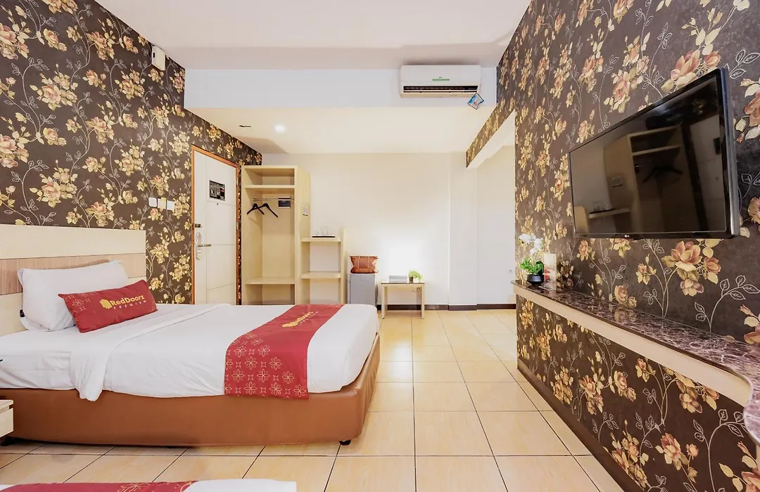 RedDoorz Premium near Bandung Station-1