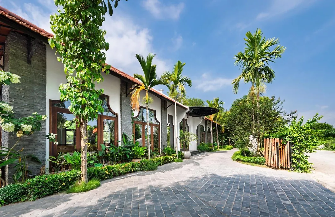 Bai Dinh Riverside Resort & Spa-1