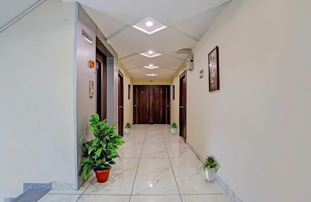 Super Collection O Hotel Raj Palace-1