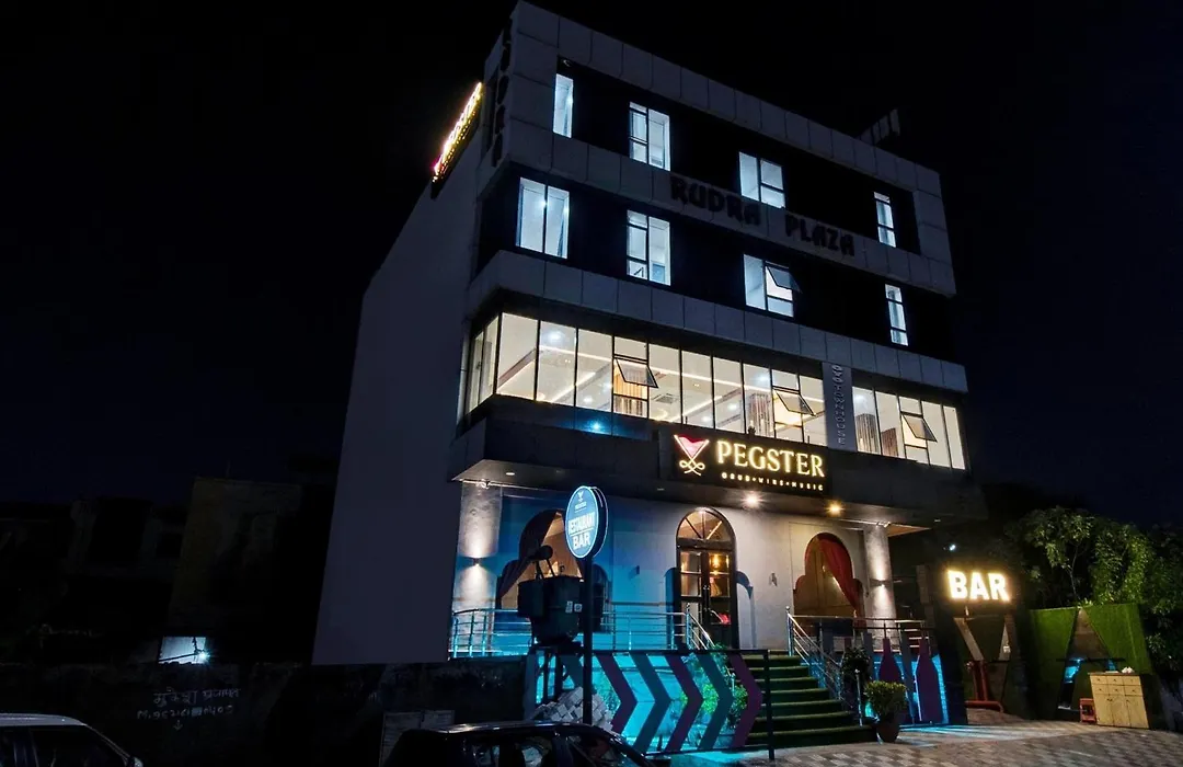 Super Townhouse Oak Hotel Rudra-1