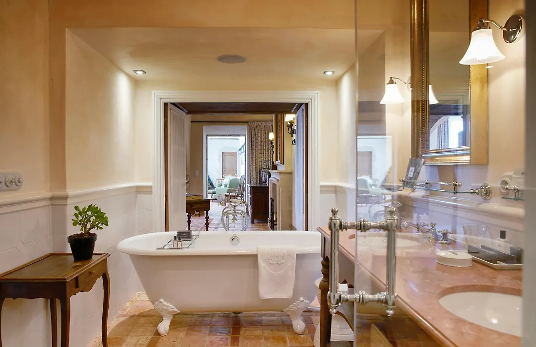 Airelles Gordes, La Bastide-1