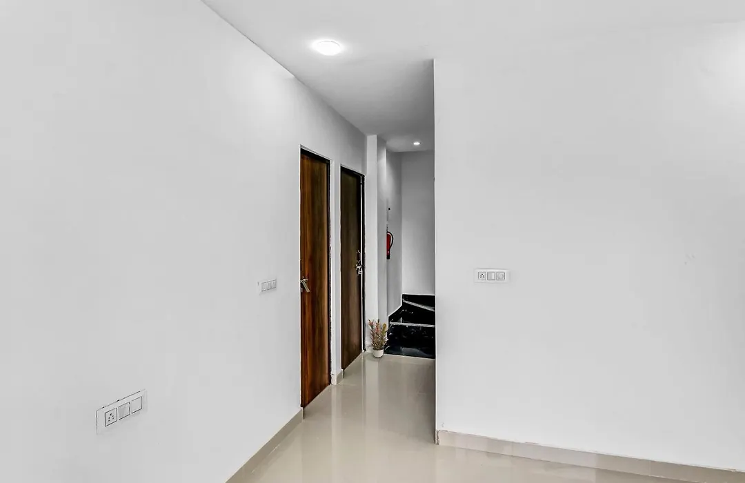 Flagship Hotel Secret Mirage Near Rithala Metro Station-1