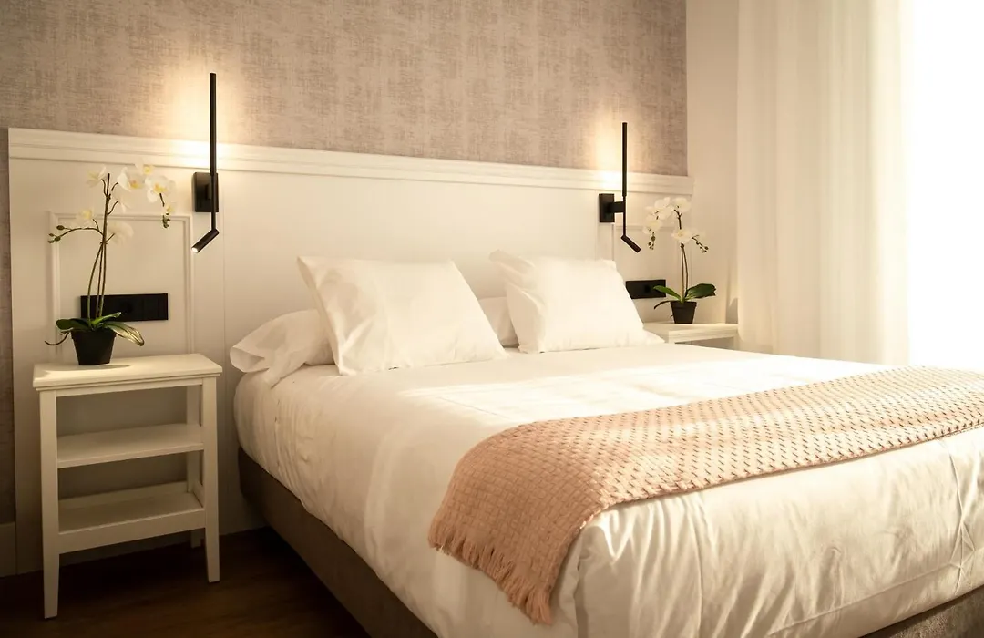 Príncipe de Vergara Rooms by Clabao-1
