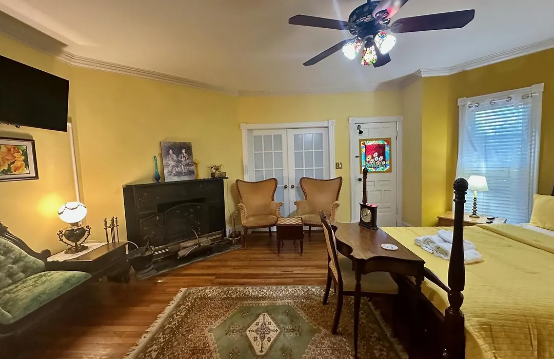 Inn On Fox Meadow - Spacious Victorian Inn-1