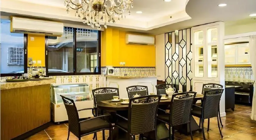 Happy Family Hotel-1