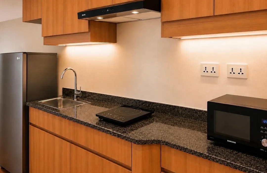 Modern 1Br Condo With Balcony & City View-1