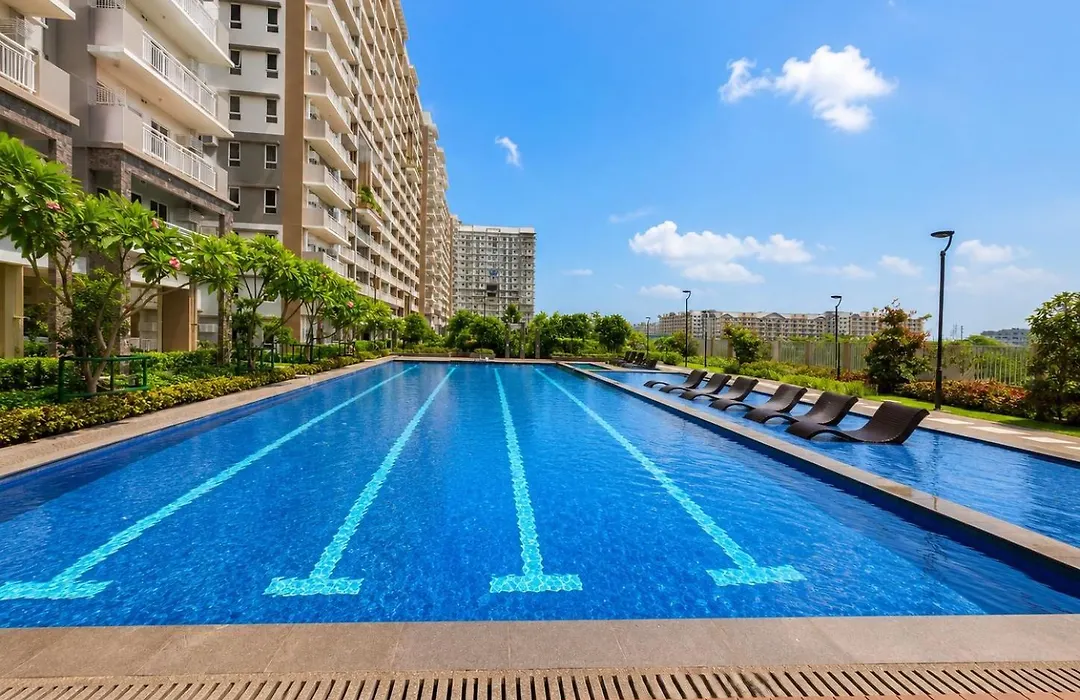 Modern 1Br Condo With Balcony & City View-1