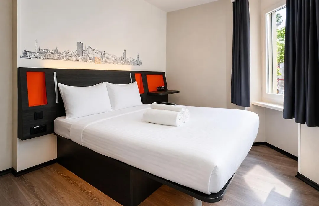 Easyhotel Zuerich City Main Station-1