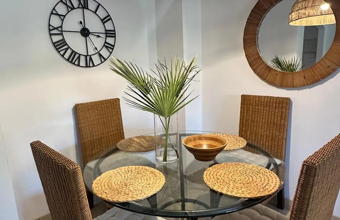 Estepona apartamento en planta baja con jardín privado y siete piscinas-1