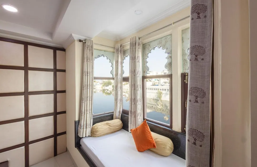 Mannat Udaipur Lakeview Boutique-1