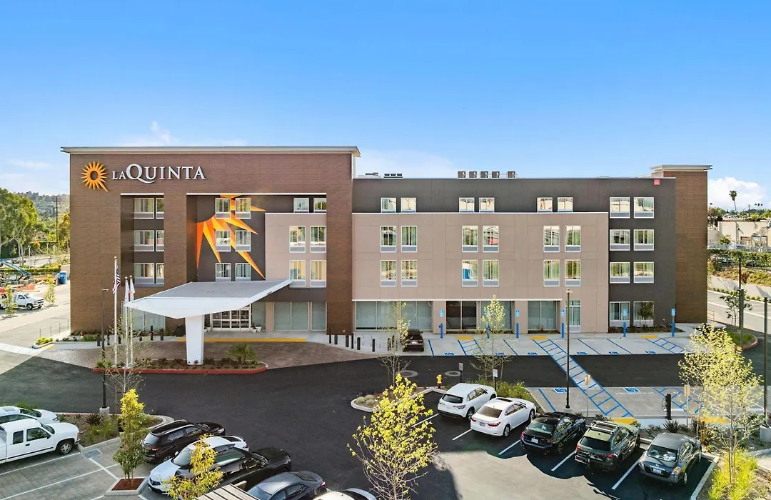 La Quinta Inn & Suites By Wyndham La Habra-1
