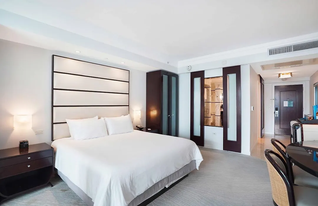 Fontainebleau Jr Suite With Balcony Condo-1