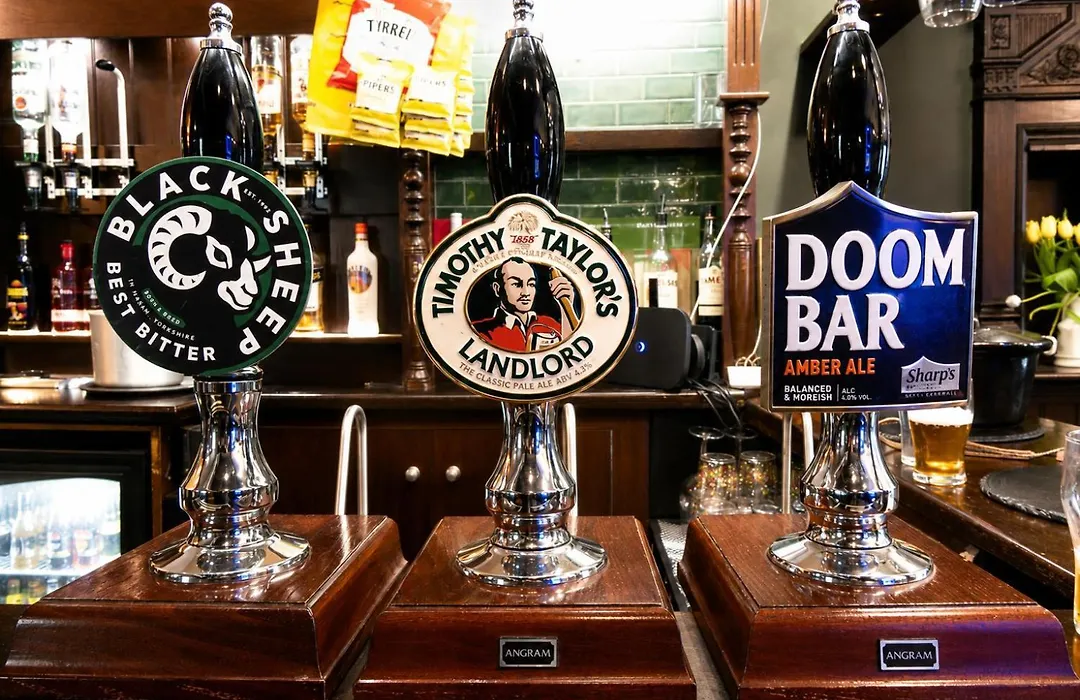 The Castle Tavern Pub & Guest Rooms-1