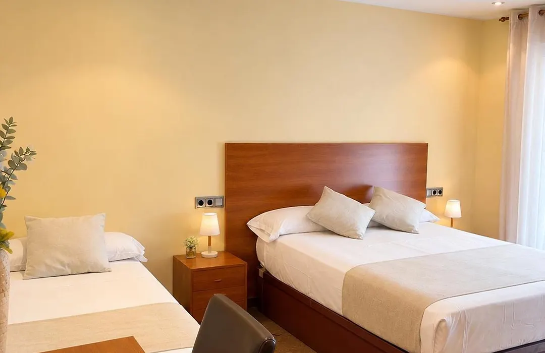 Hostal La Tina-1