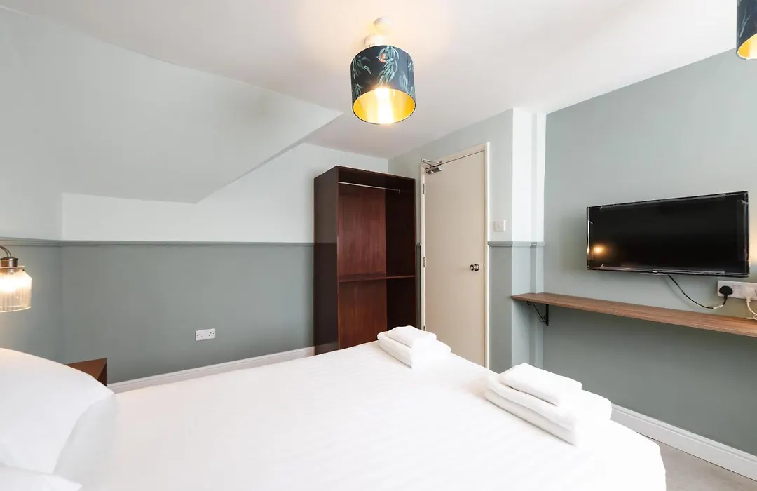 Laburnum Guest House - Heathrow London T5-1