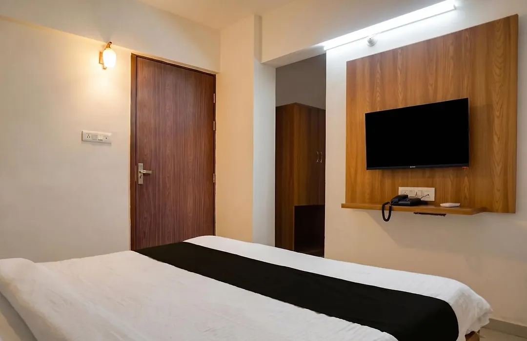 Super Townhouse Lohegaon Near Pune Airport Formerly Landmark Regency-1