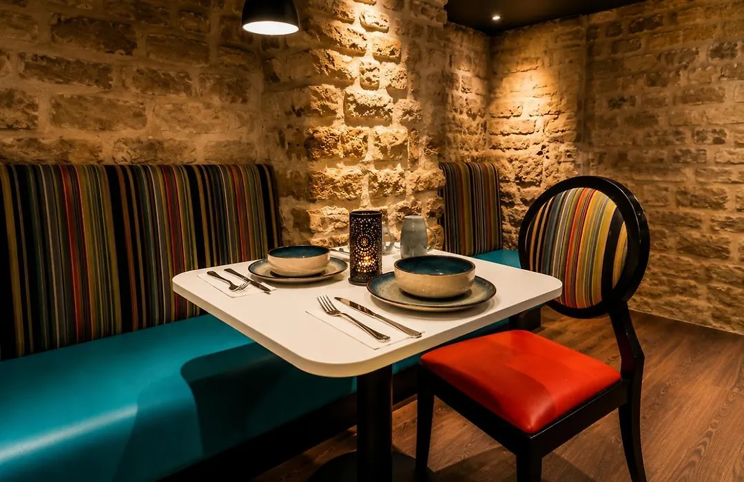 Hotel Le Montmartre Saint Pierre-1