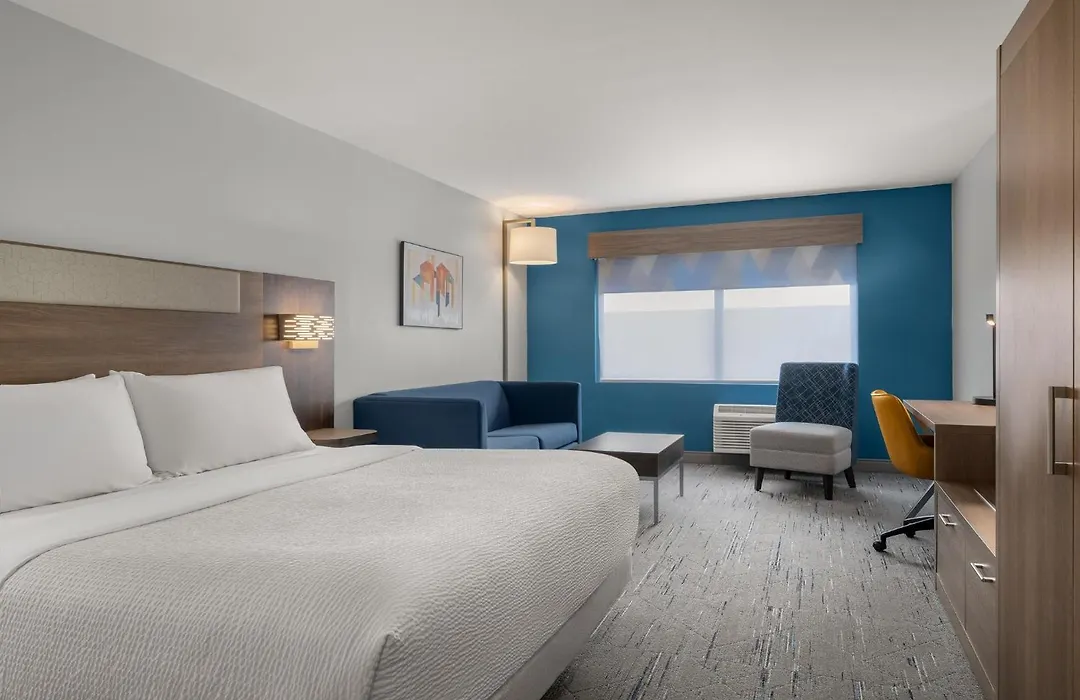 Holiday Inn Express & Suites Muncie Northwest By Ihg-1