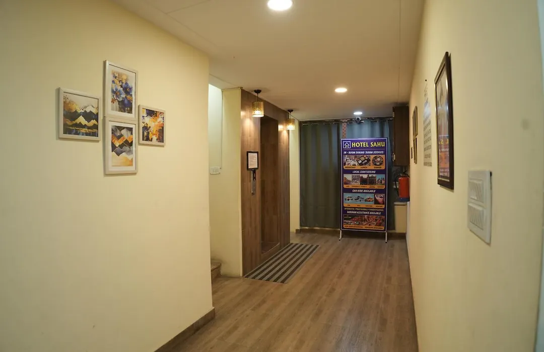 Hotel Sahu Near Kashi Vishwanath Temple Gate-1