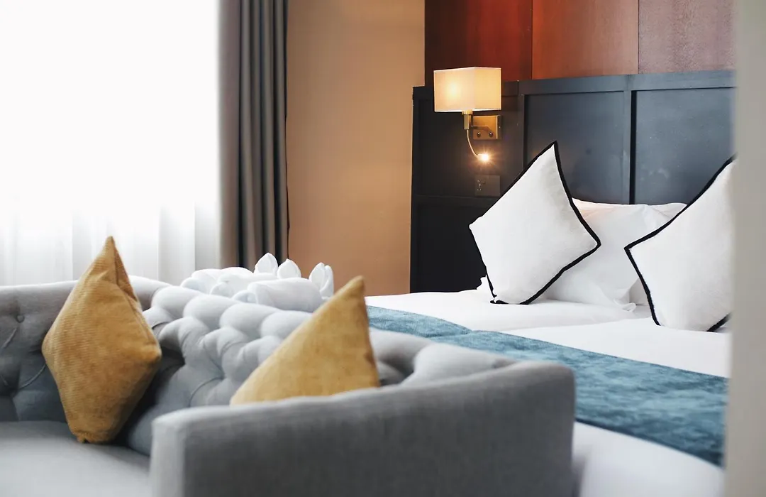 Moon Hotel-1