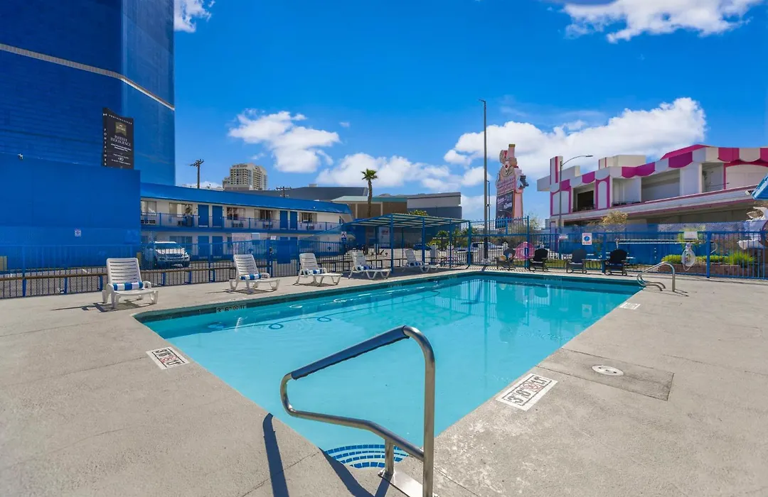 Travelsuites Hotel-1