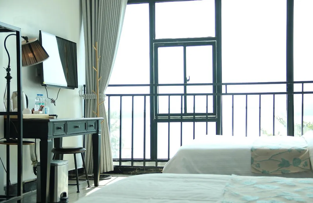 Brian Hotel-1