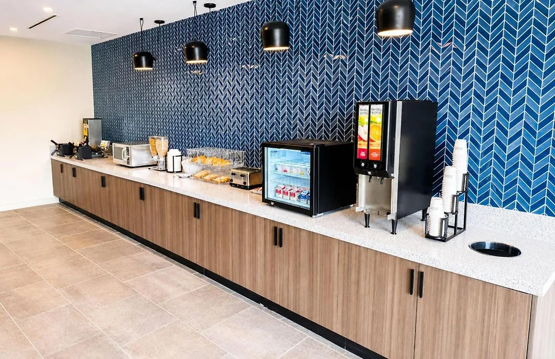 La Quinta Inn & Suites By Wyndham Mebane-1