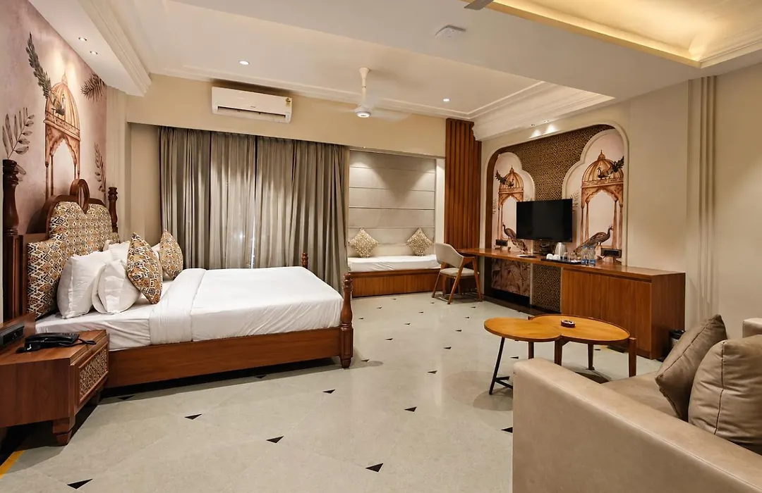 The Luxury Tiger At Lake Pichola-1